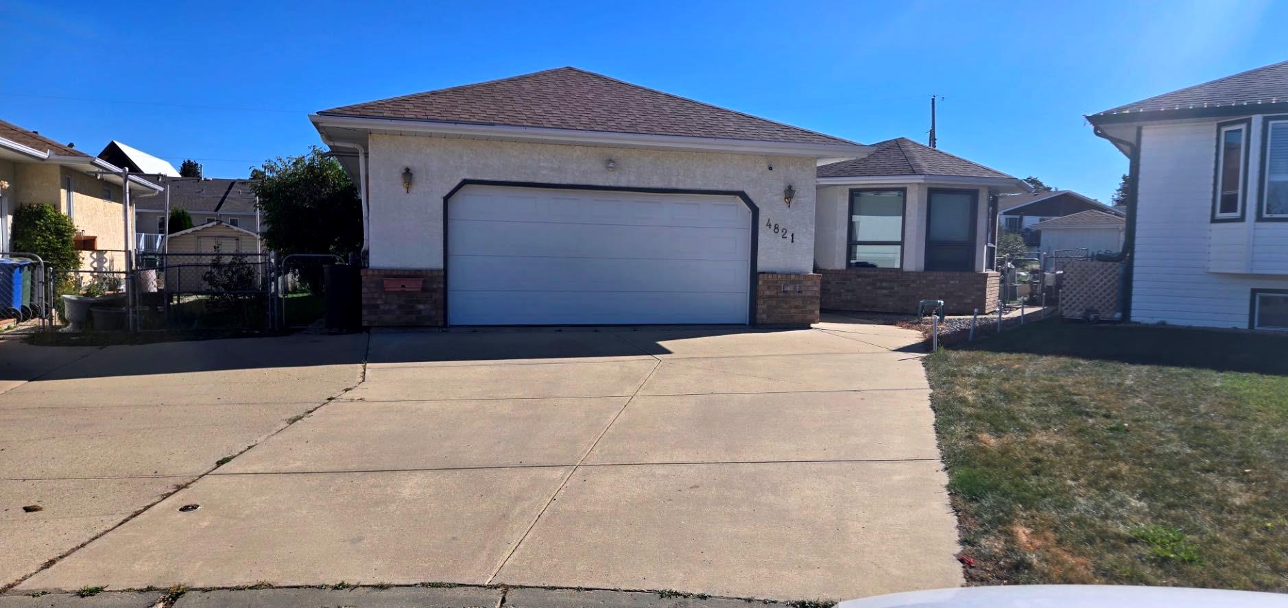 47 Streetclose Unit 4821 Street Close, Innisfail, AB T4G 1V4