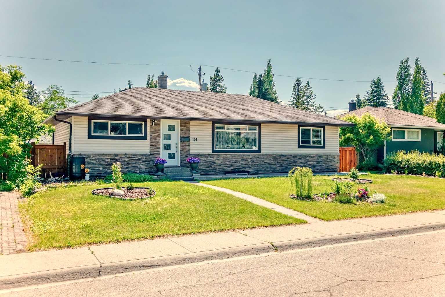 103 Warwick Dr SW, Calgary, AB T3C 2R5