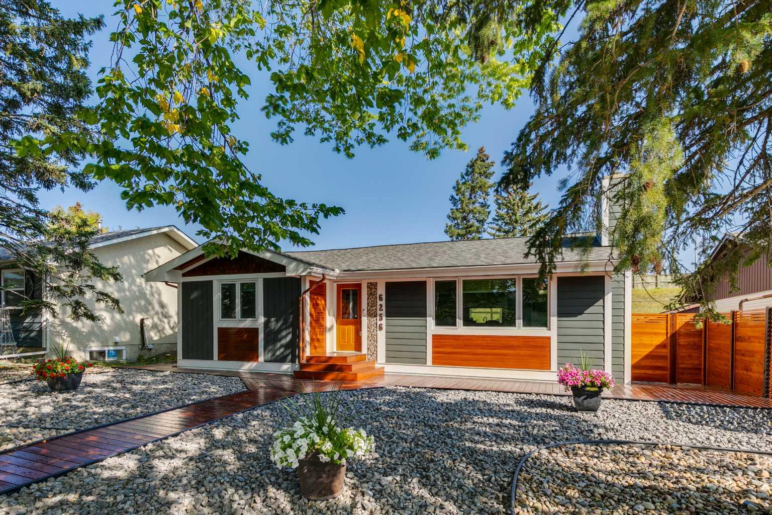 6256 Dalmarnock Cres NW, Calgary, AB T3A 1H2