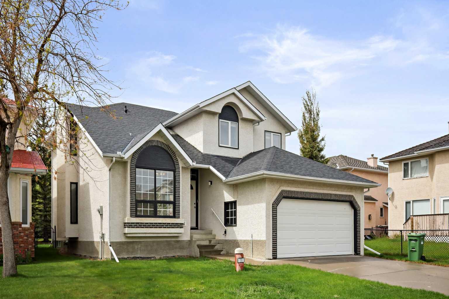 26 Hamptons Grv NW, Calgary, AB T3A 5C2