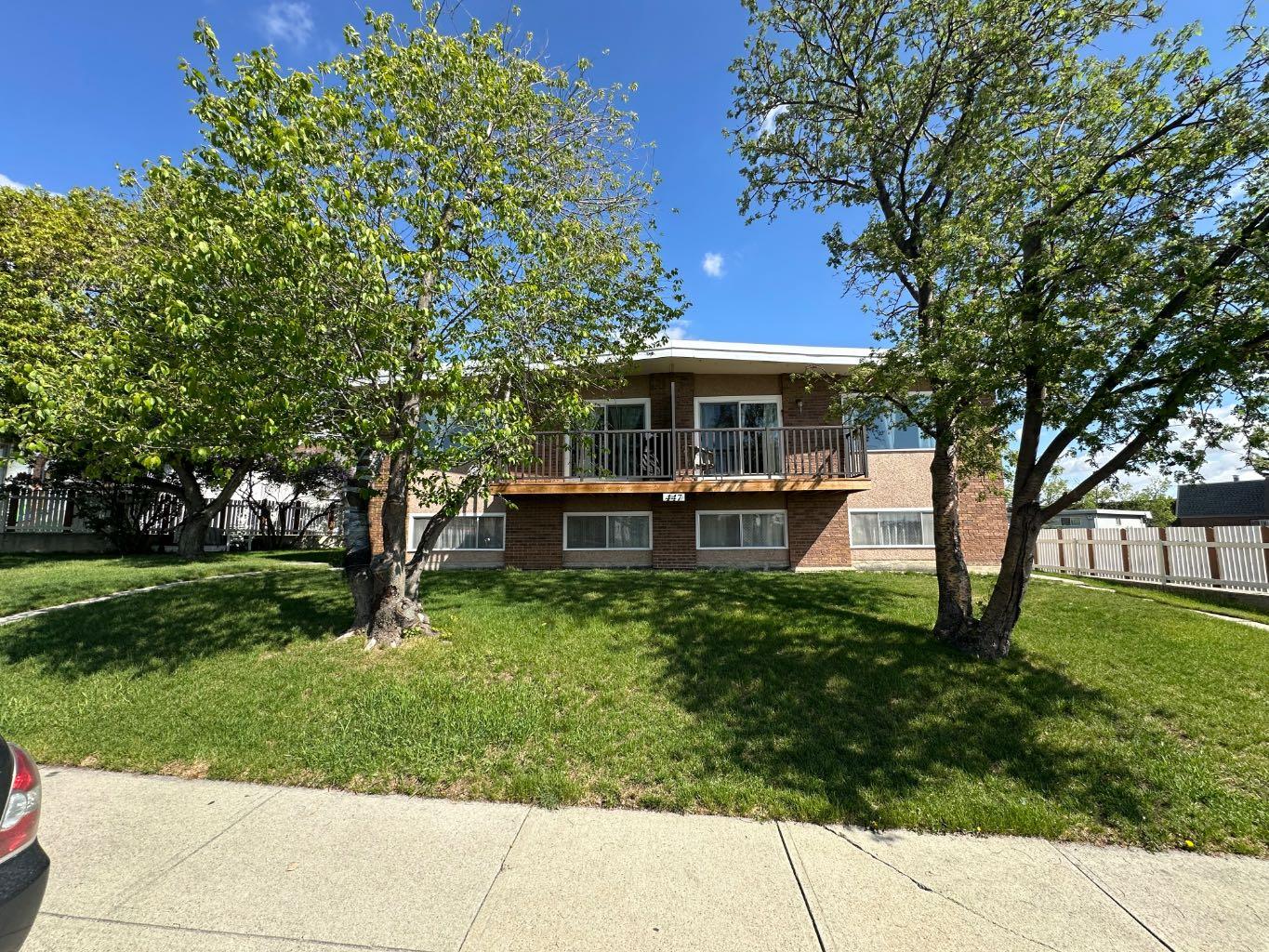 447 Huntsville Cres NW, Calgary, AB T2K 4W3