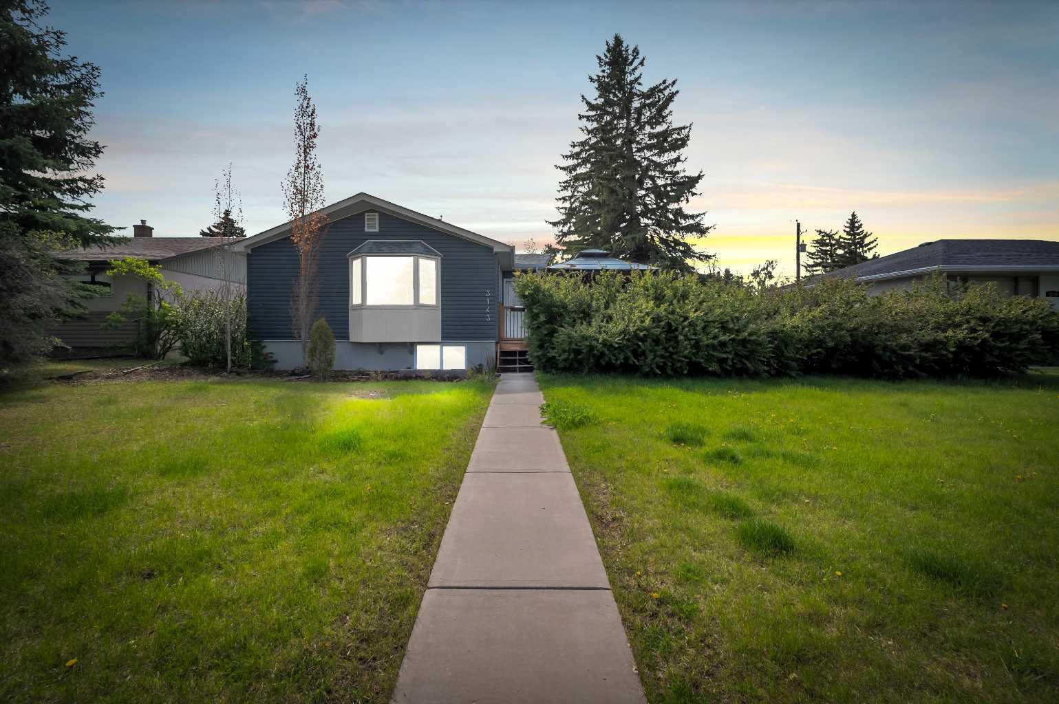 45 Street Sw Unit 3143, Calgary, AB T3E 3T7