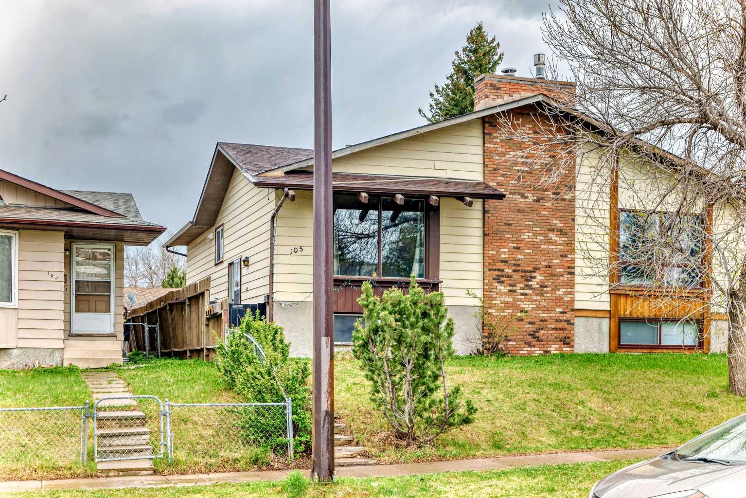 105 Berwick Dr NW, Calgary, AB T3K 1E7