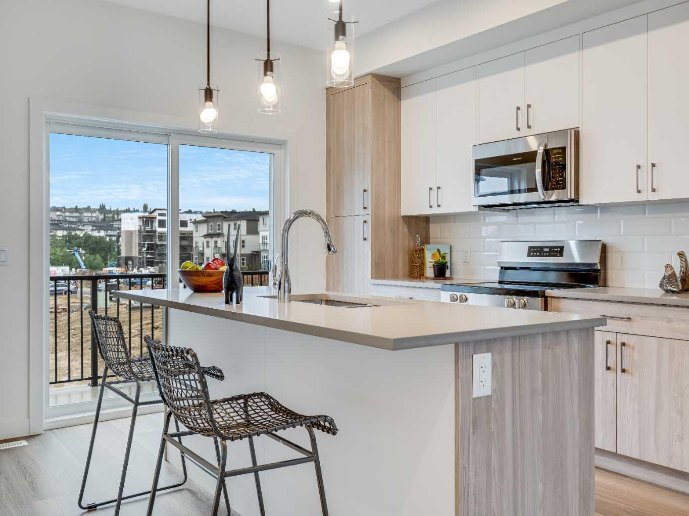 2231 81 Street Sw Unit 105, Calgary, AB T3H 6M4