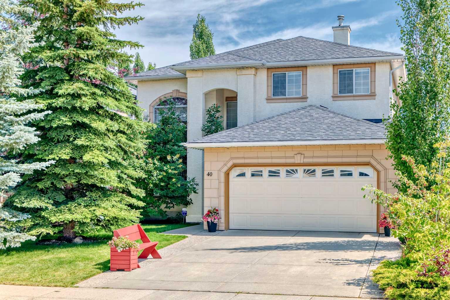 40 Royal Highland Ct NW, Calgary, AB T3G 4Y2
