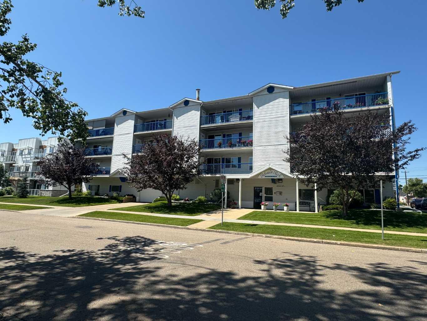 4522 47a Avenue Unit 202, Red Deer, AB T4N 3R3