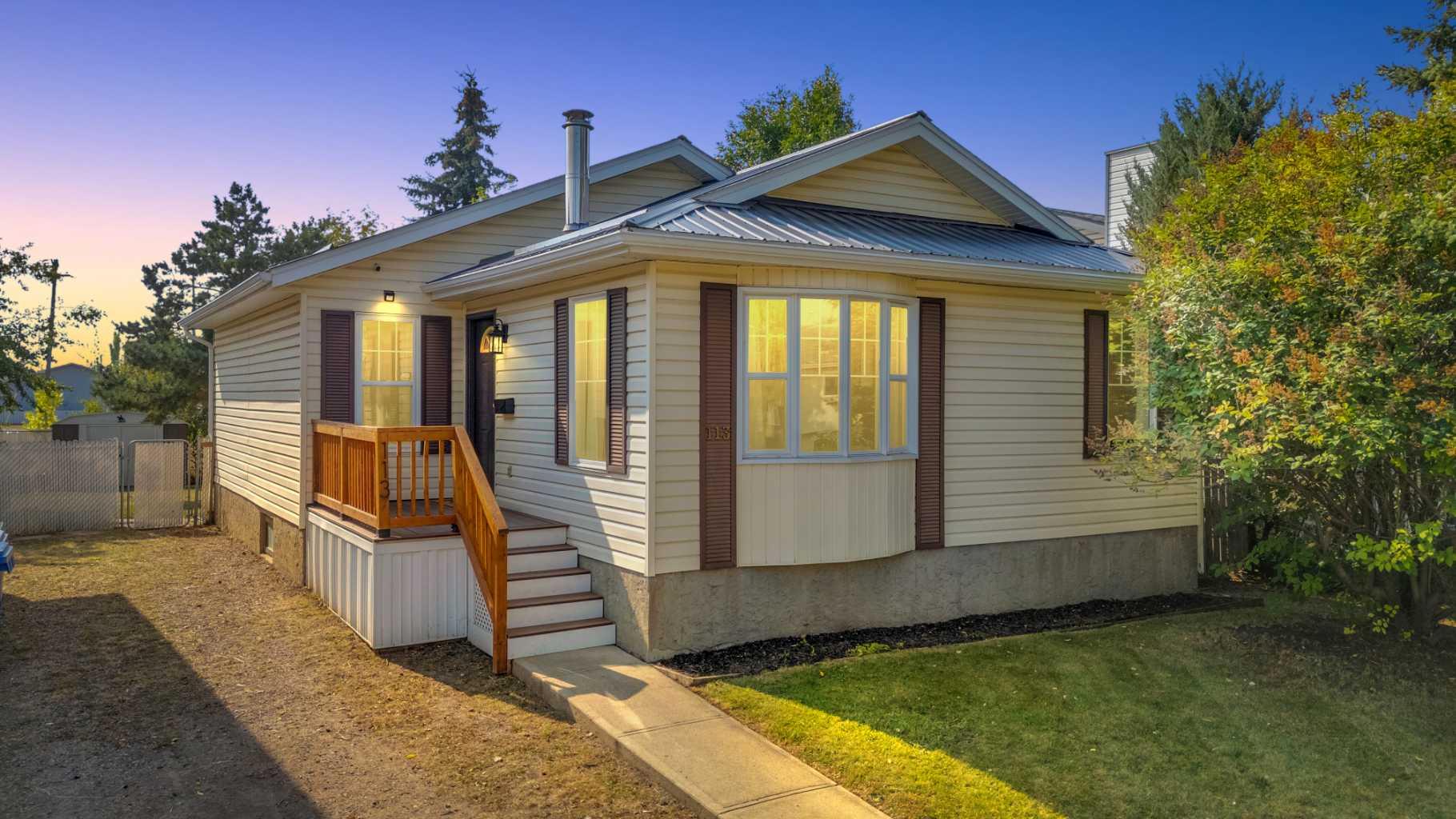 113 Crawford St, Red Deer, AB T4P 2G4