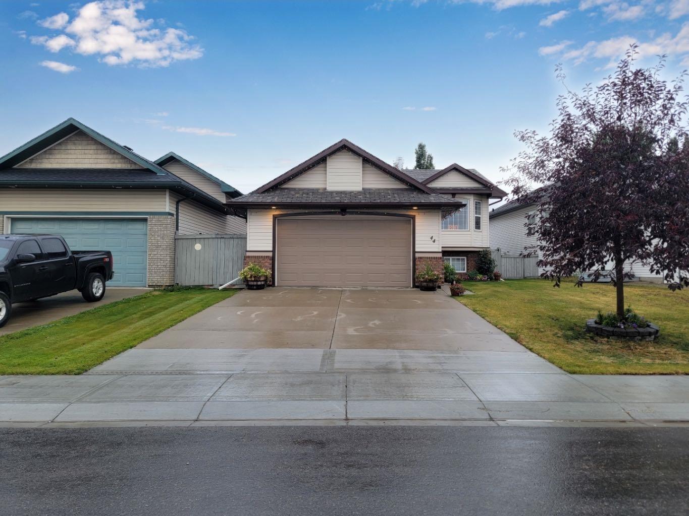 44 Pinnacle Way, Grande Prairie, AB T8W 2V5