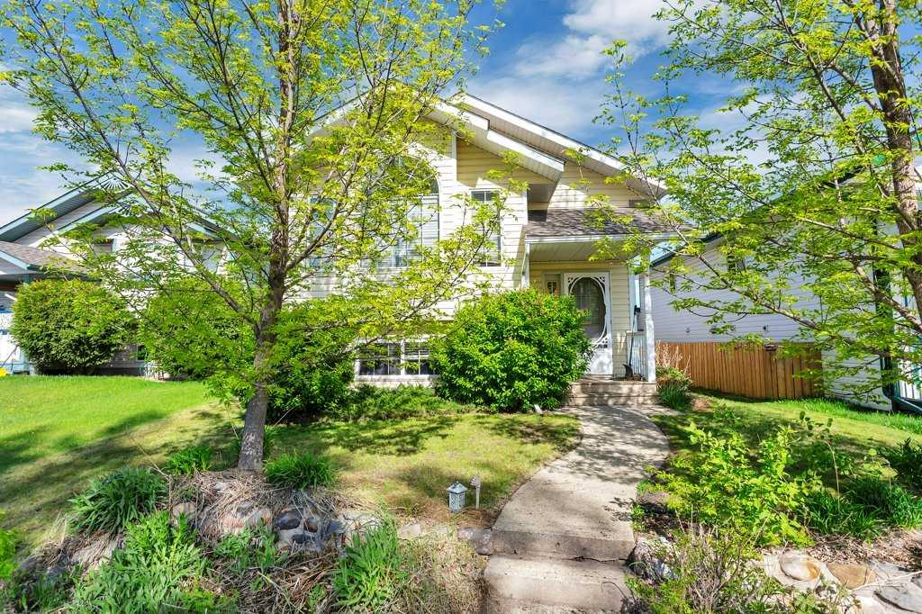 40 Country Ridge Close, Lacombe, AB T4L 2H1