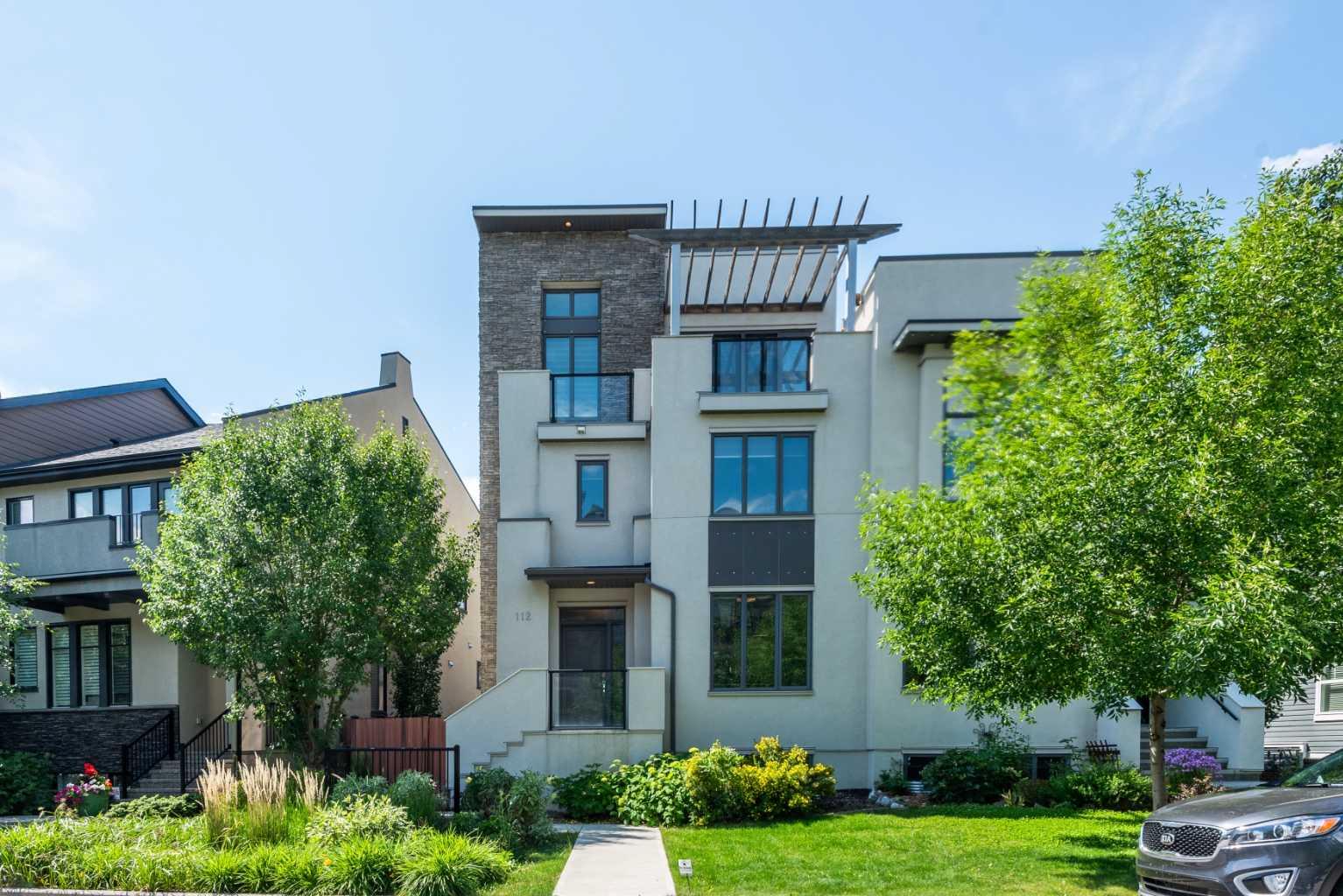 112 Burma Star Rd SW, Calgary, AB T3E 7Y4