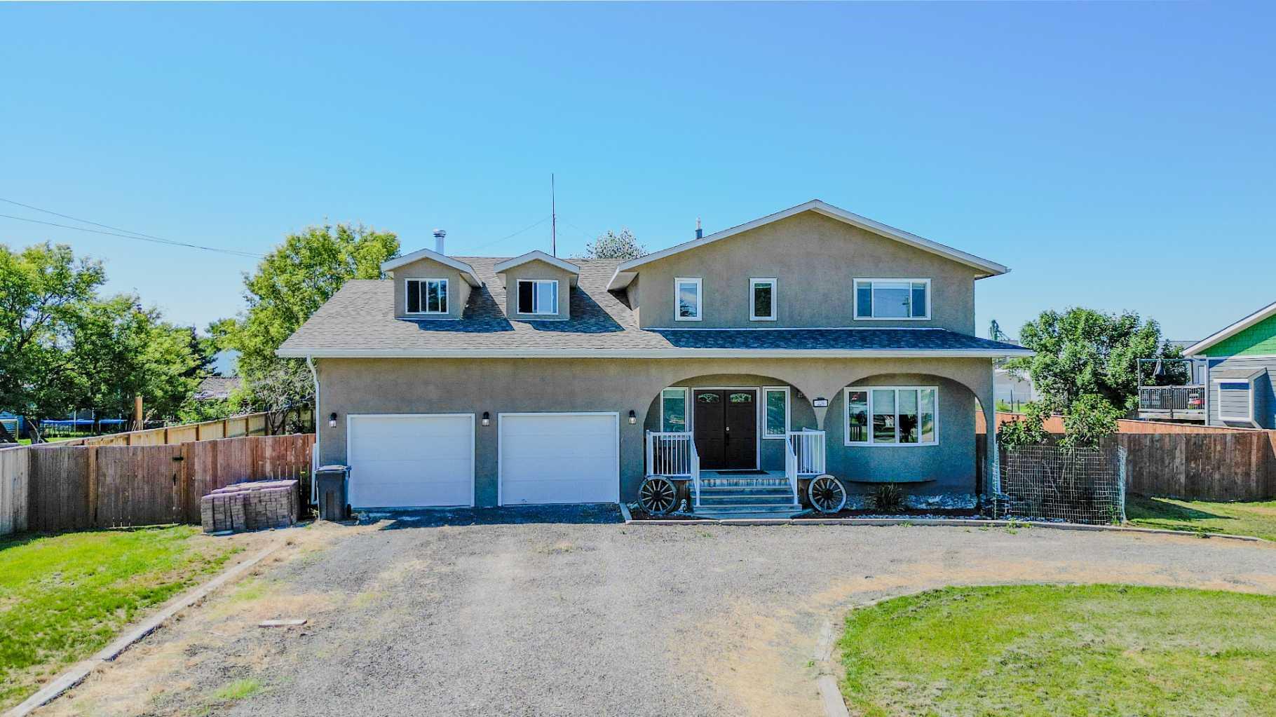 228 Centre St, Magrath, AB T0K 1J0