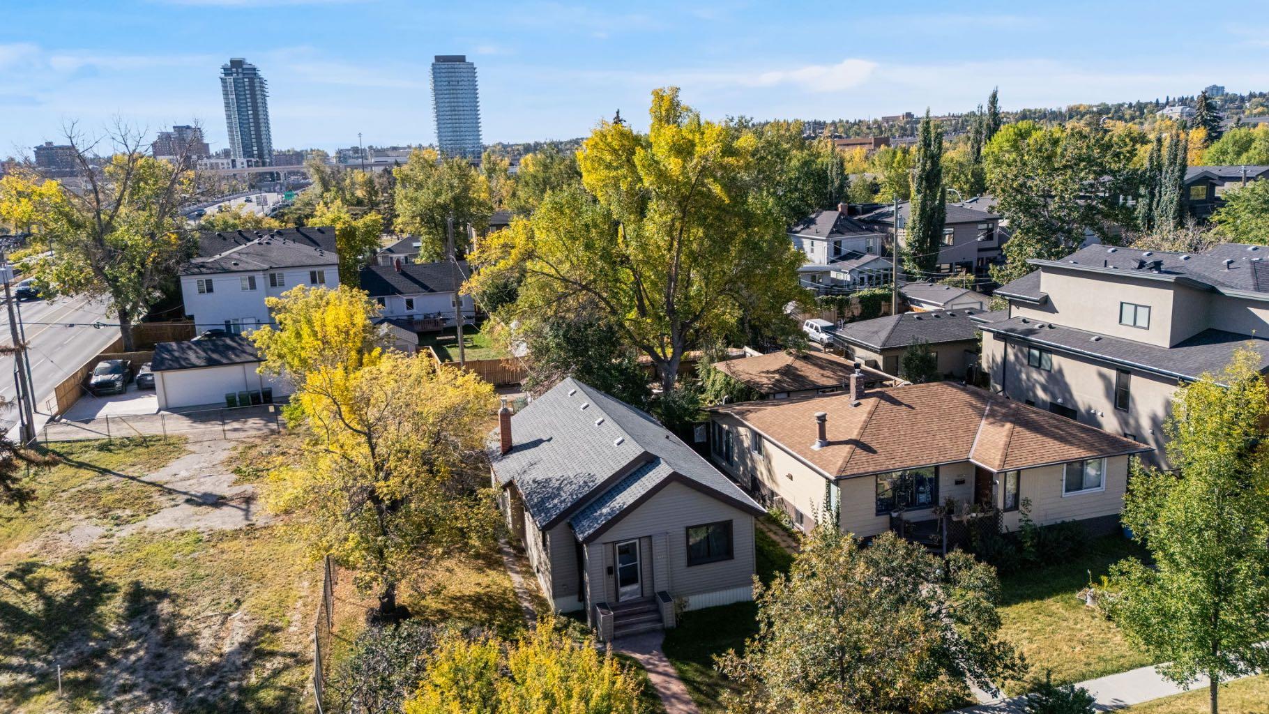 1609 Bowness Rd NW, Calgary, AB T2N 3K1