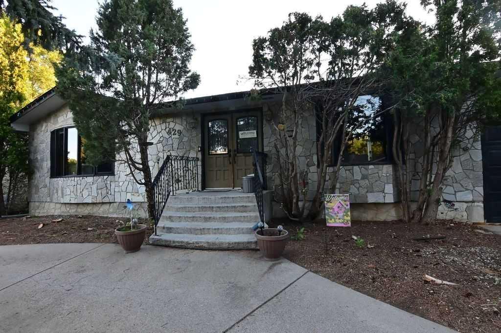 429 Normandy Rd S, Lethbridge, AB T1J 3X9