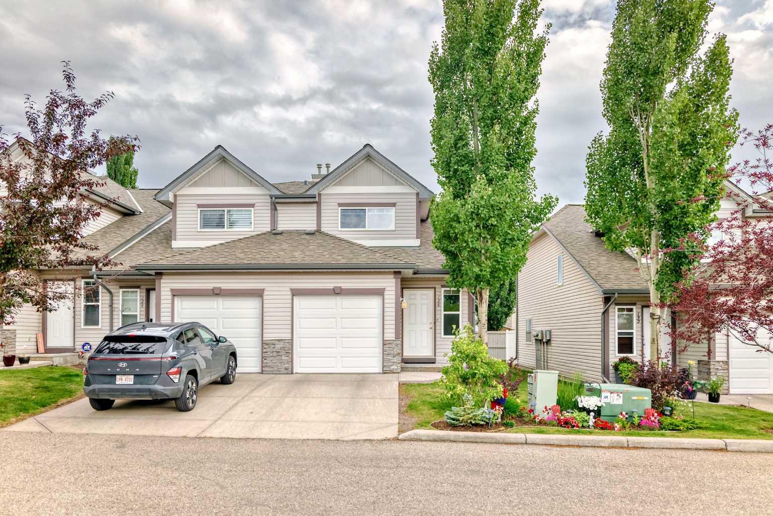 128 Millview Grn SW, Calgary, AB T2Y 3W1