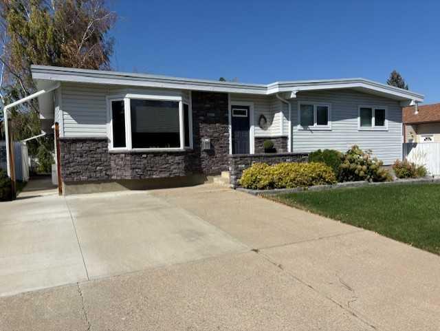 1406 Lakemount Blvd S, Lethbridge, AB T1K 3K4