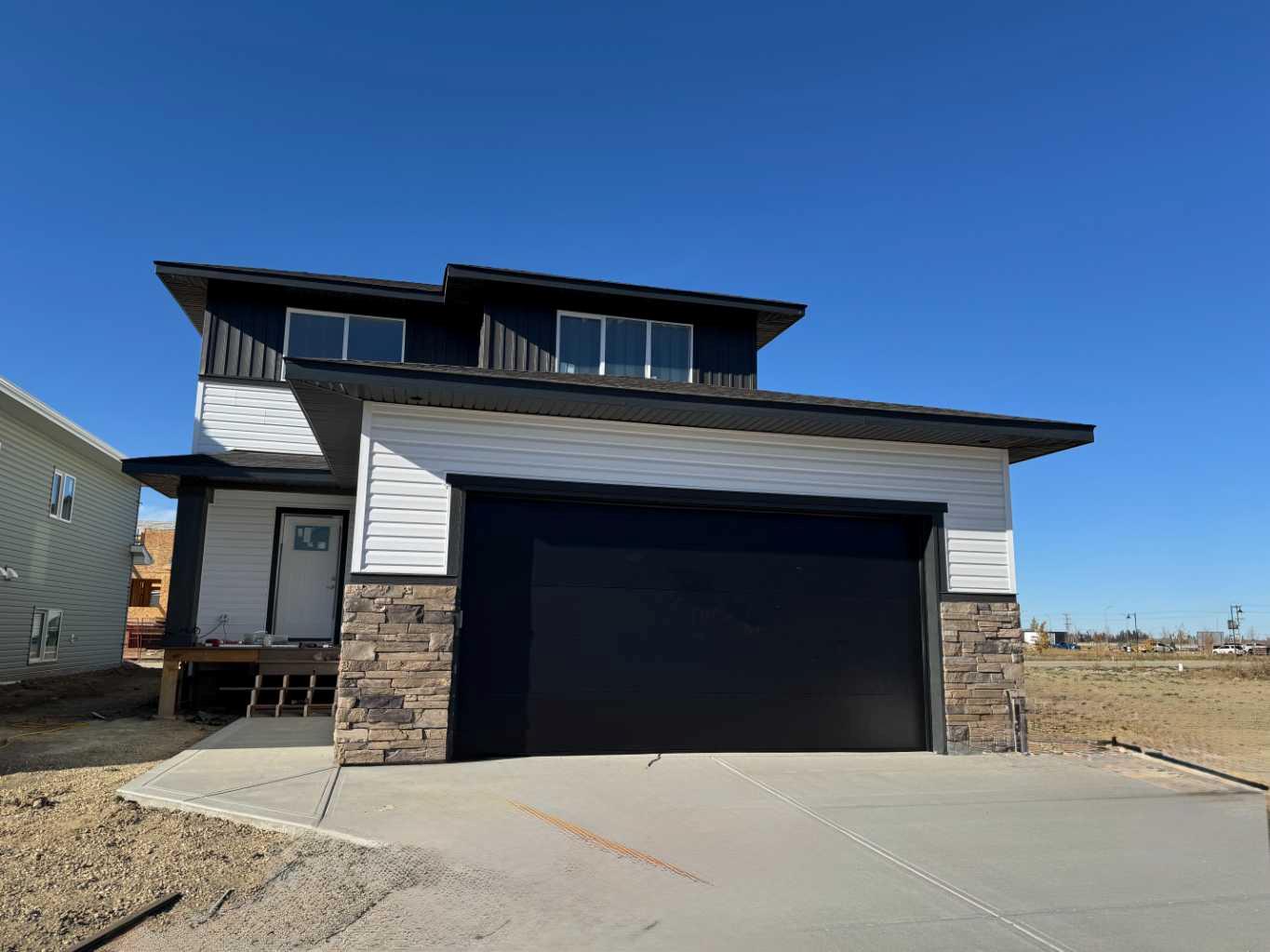 38 Tagish Ave, Red Deer, AB T4P 0Y7