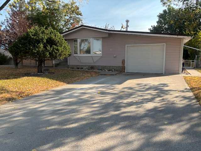 15 Willow Rd W, Claresholm, AB T0L 0T0