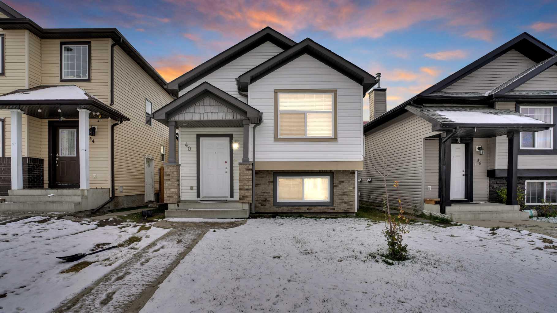 40 Saddlefield Rd NE, Calgary, AB T3J 4Z8