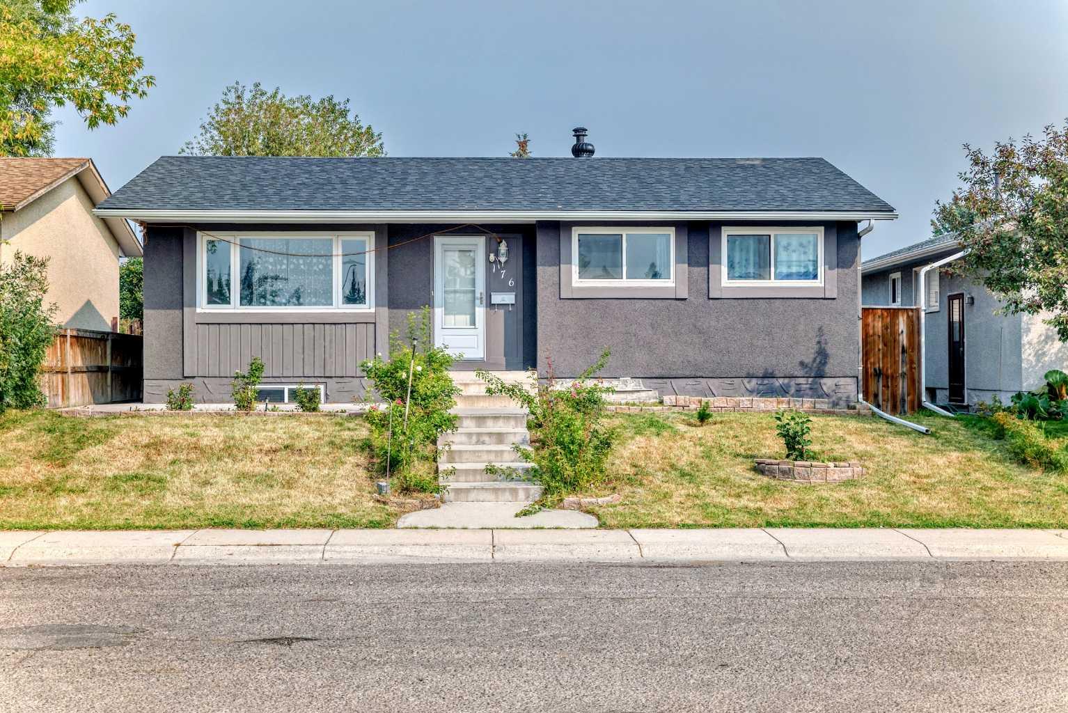 176 Pinecliff Way NE, Calgary, AB T1Y 3X3