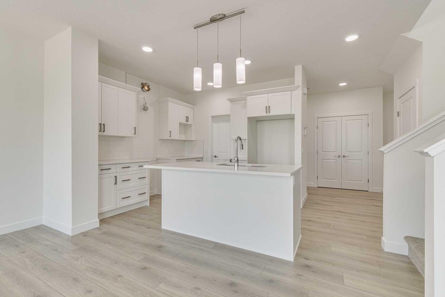 17 Andalusian Rd, Cochrane, AB T4C 3B7