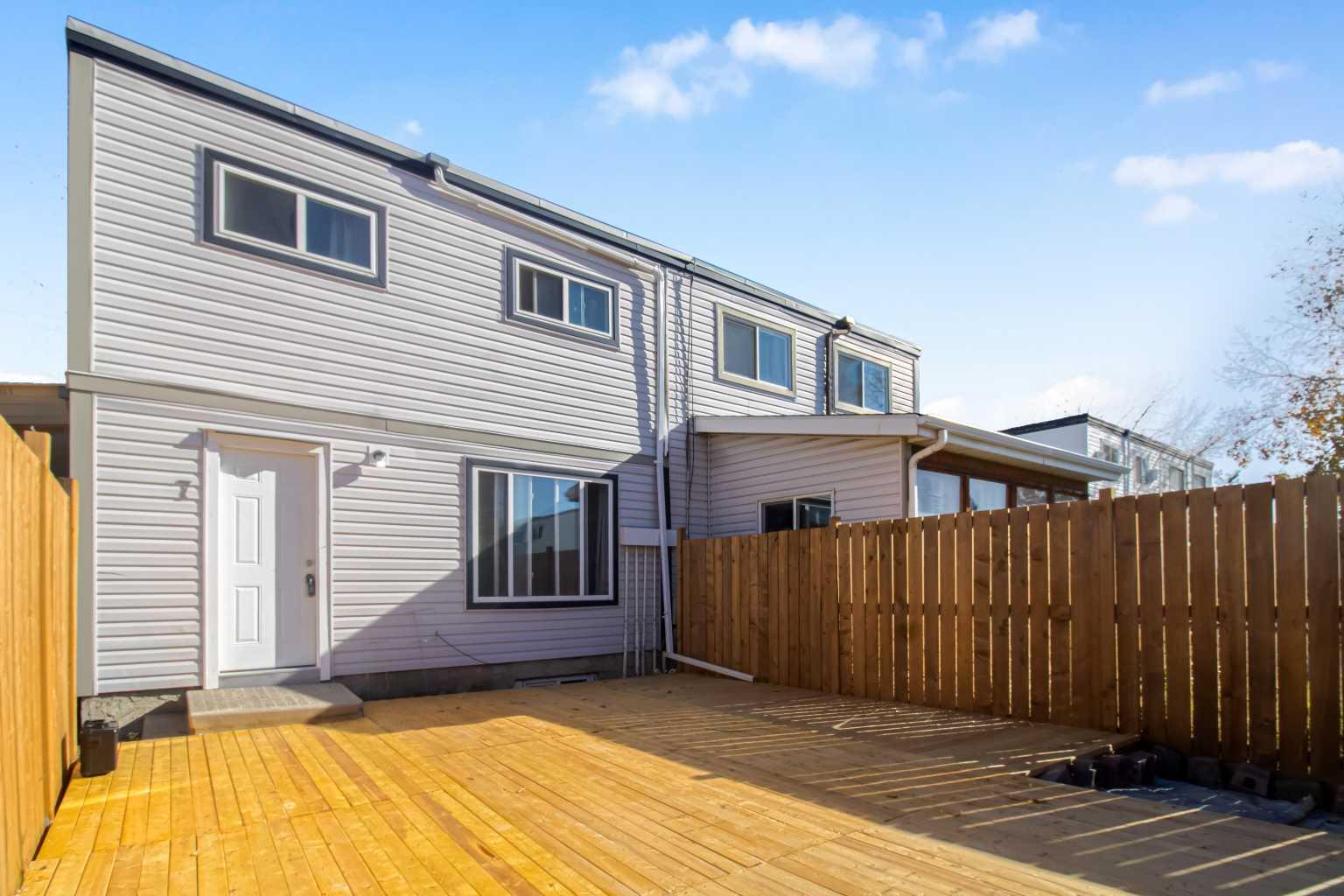 7 Doverdale Mews SE, Calgary, AB T2B 1V8