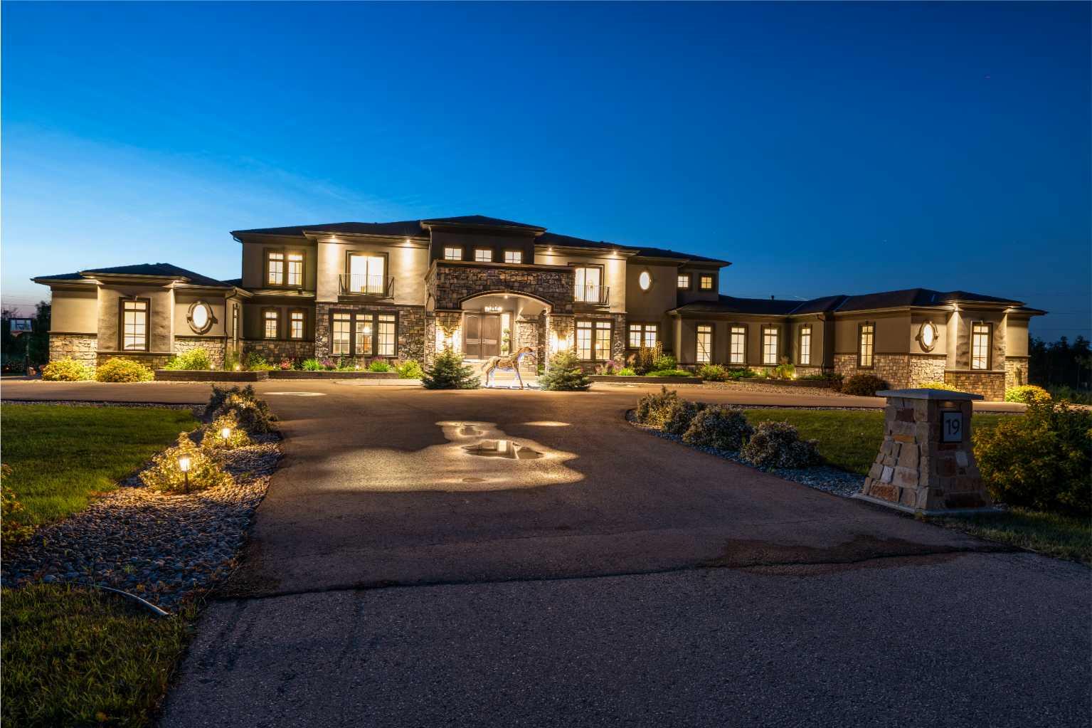 19 Mckendrick Pt, Calgary, AB T3Z 3R9