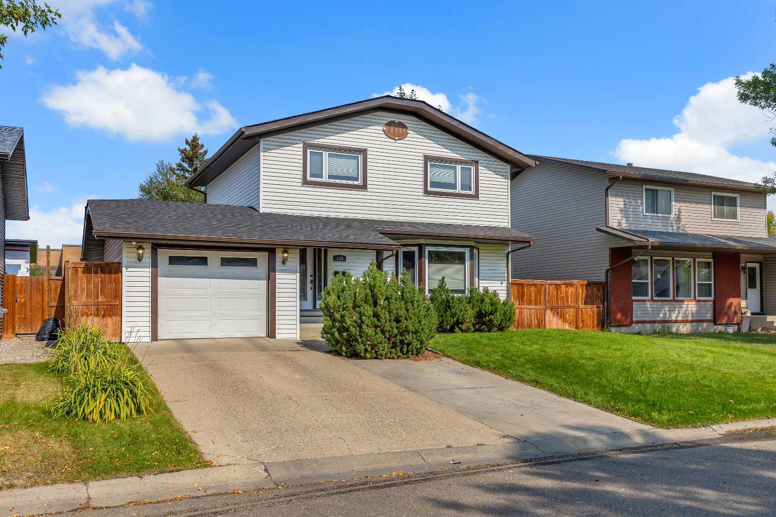 136 Castleglen Way NE, Calgary, AB T3J 1T3