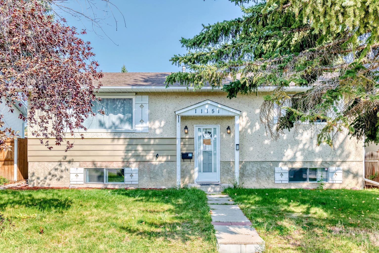 11151 Braeside Dr SW, Calgary, AB T2W 1C2
