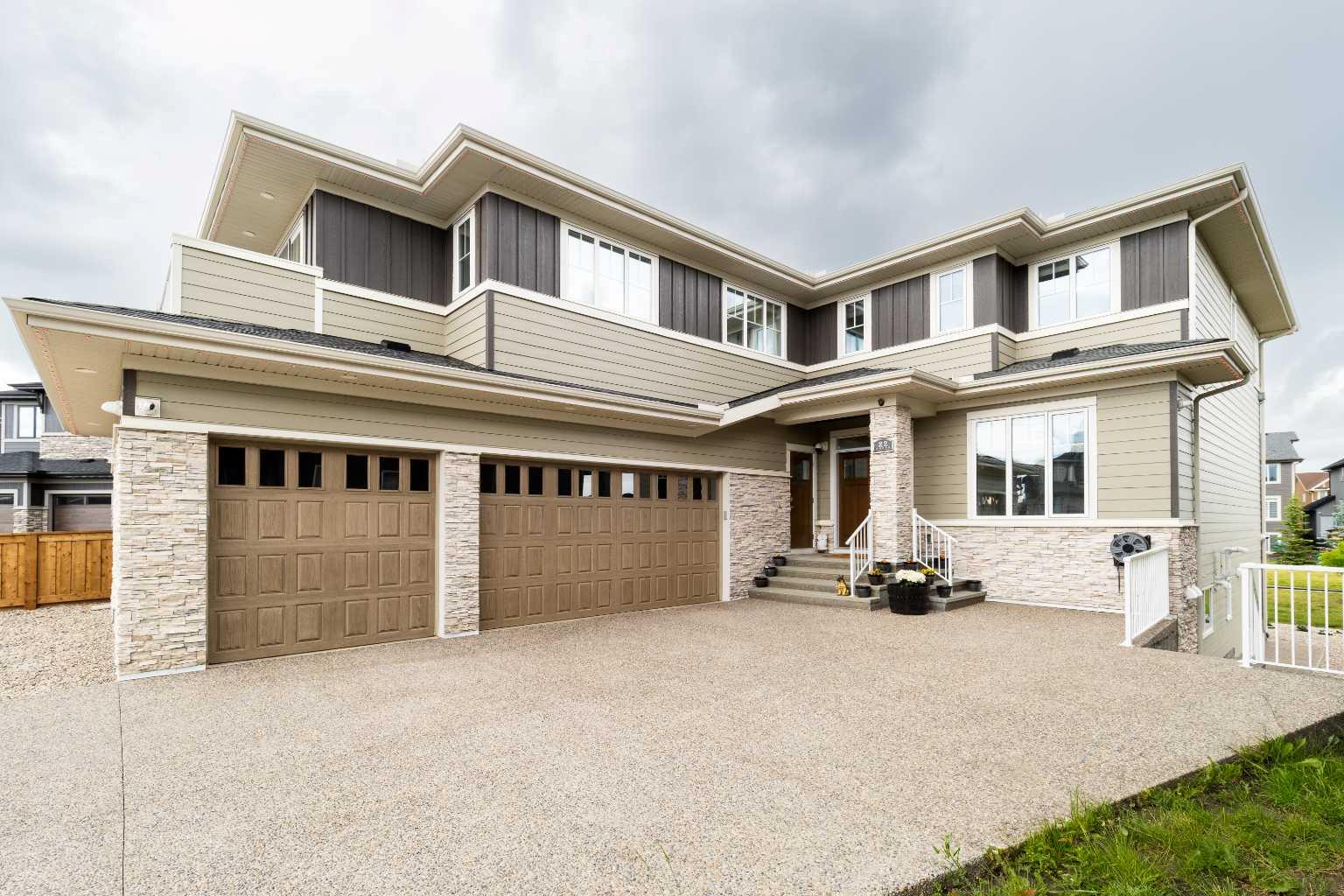 22 Legacy Woods Cres SE, Calgary, AB T2X 2G5