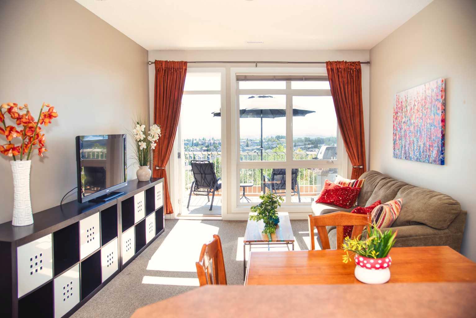 153 Rockyledge View Nw Unit 14, Calgary, AB T3G 5N1