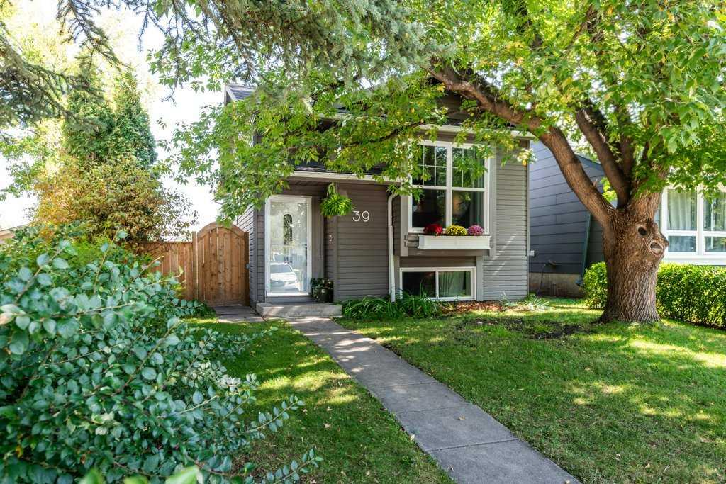 39 Shawglen Pl SW, Calgary, AB T2Y 1X9