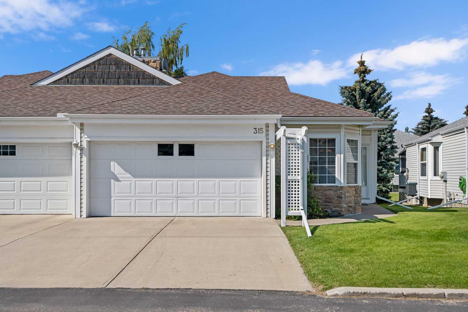 315 De Foras Close NW, High River, AB T1V 1R2