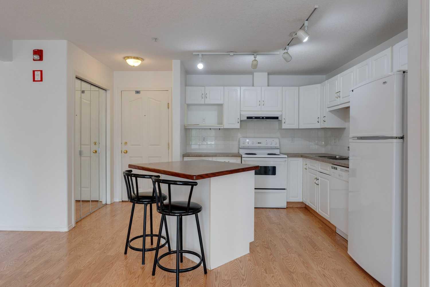 165 Manora Place Ne Unit 210, Calgary, AB T2A 7X5