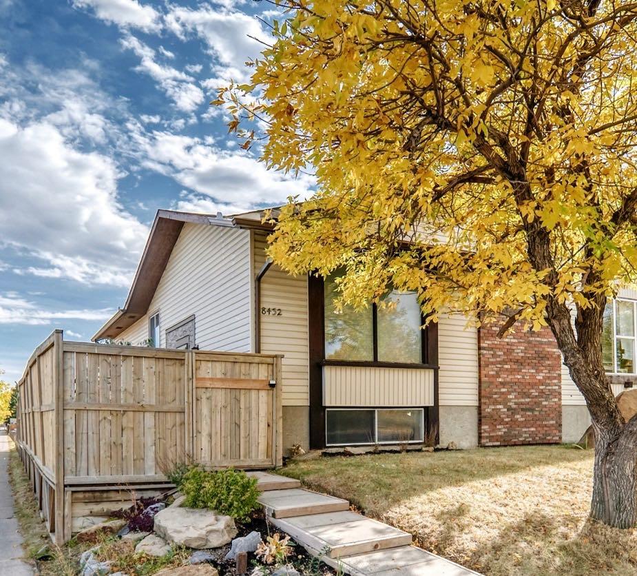 8432 Berkley Rd NW, Calgary, AB T3K 1B4