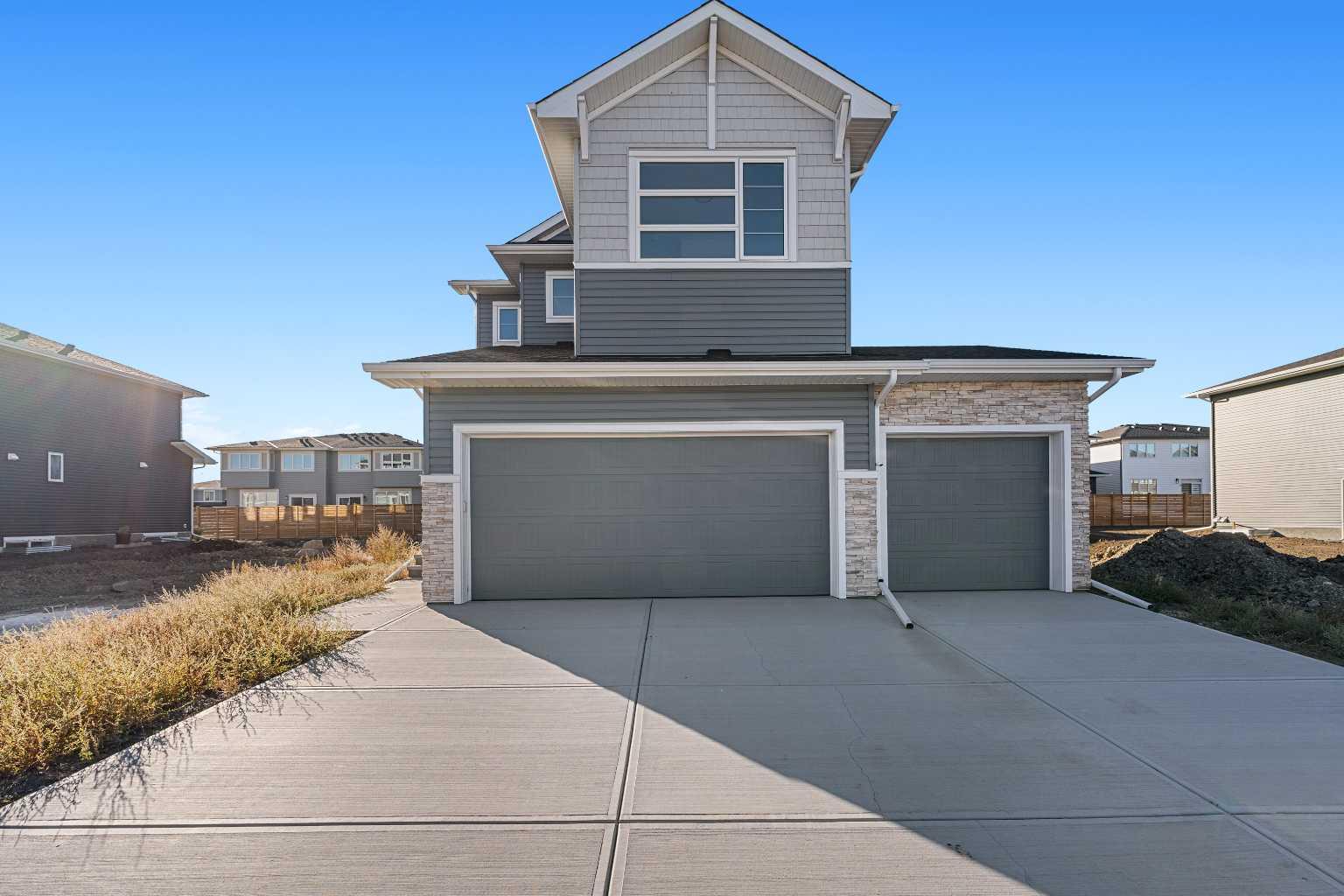 95 Dawson Wharf Mt, Chestermere, AB T1X 2X7