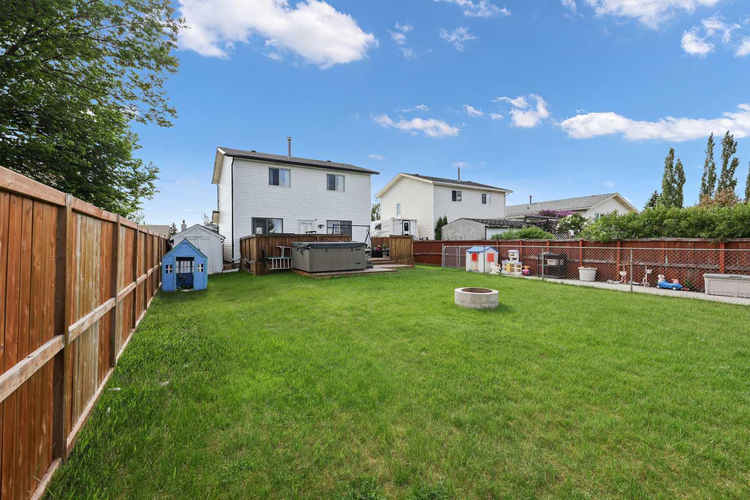 191 Castlebrook Rd NE, Calgary, AB T3J 2C5