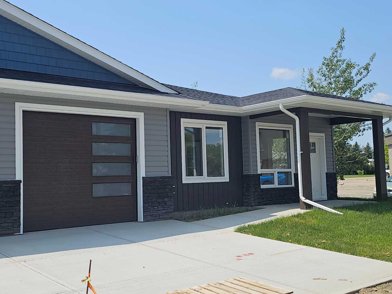 4738 49a Avenue #4, Lacombe, AB T4L 1N4