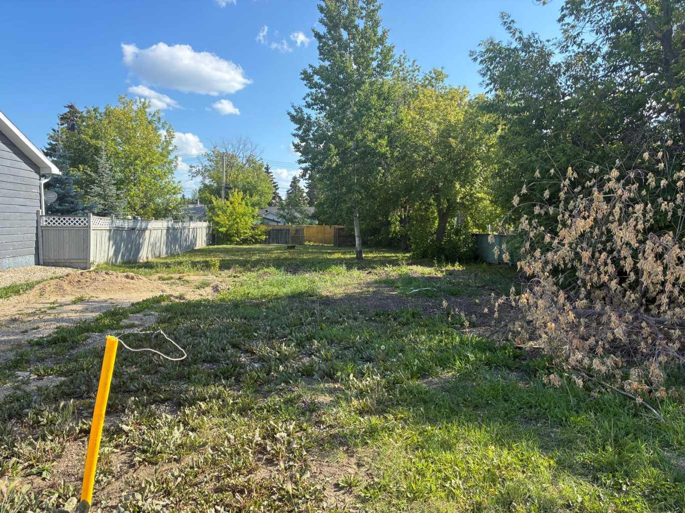 9659 Hillcrest Dr, Grande Prairie, AB T8V 1A9