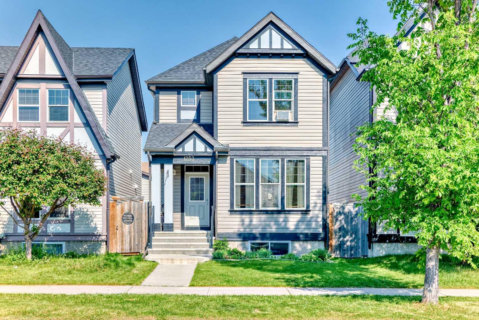 1253 New Brighton Dr SE, Calgary, AB T2Z 0W3