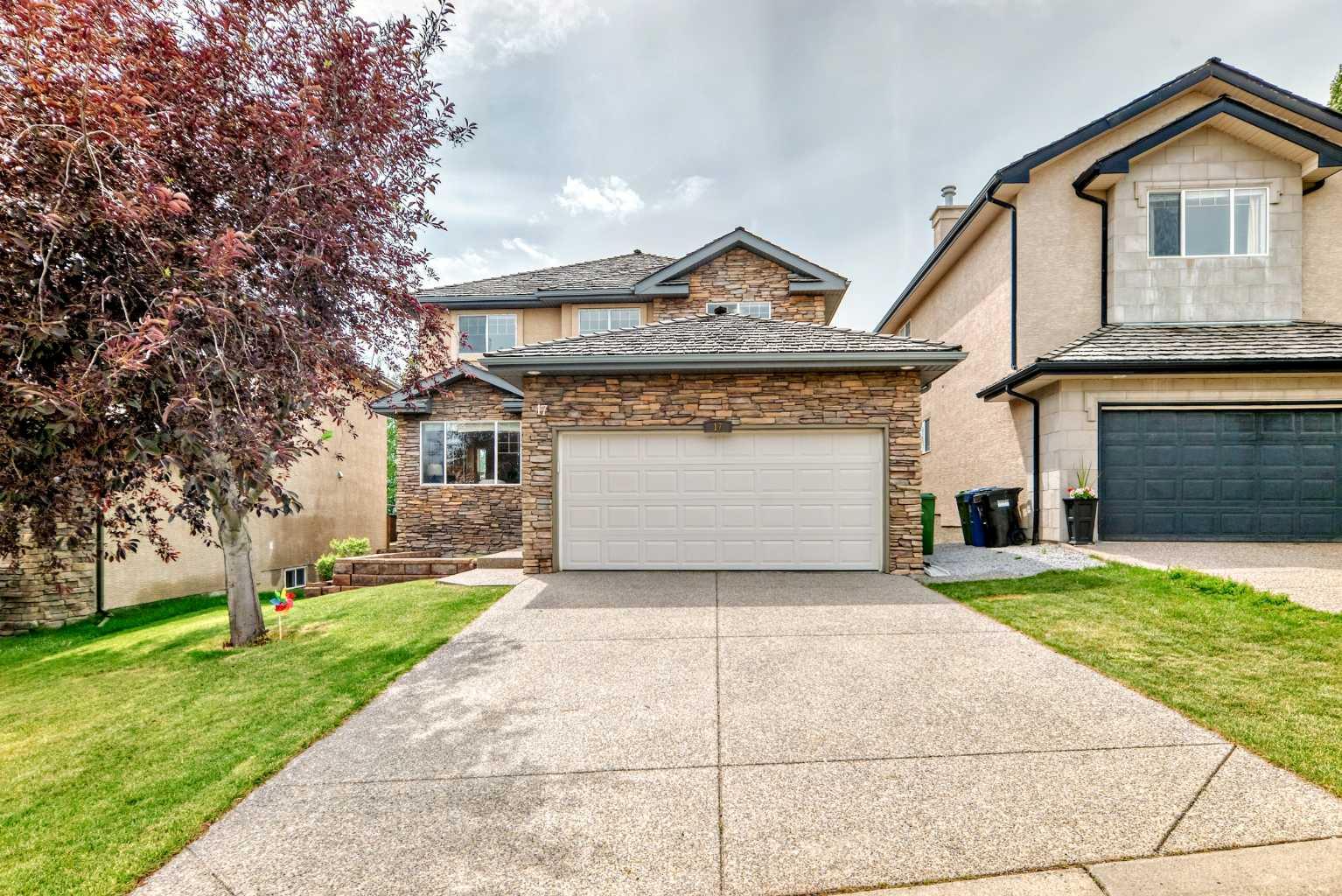 17 Royal Ridge Hl NW, Calgary, AB T3G 4T9