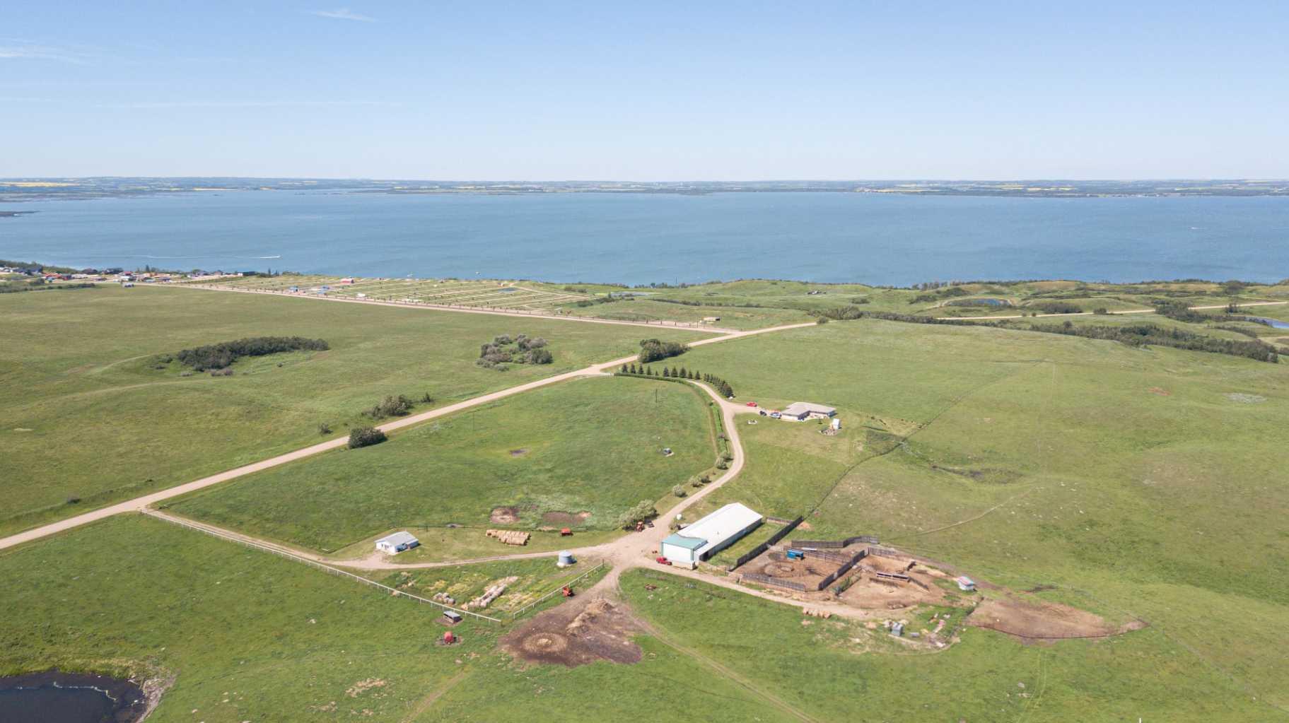 On Rr 204, Stettler County No. 6, AB T0C 2L0 MLS A2107831 Houseful