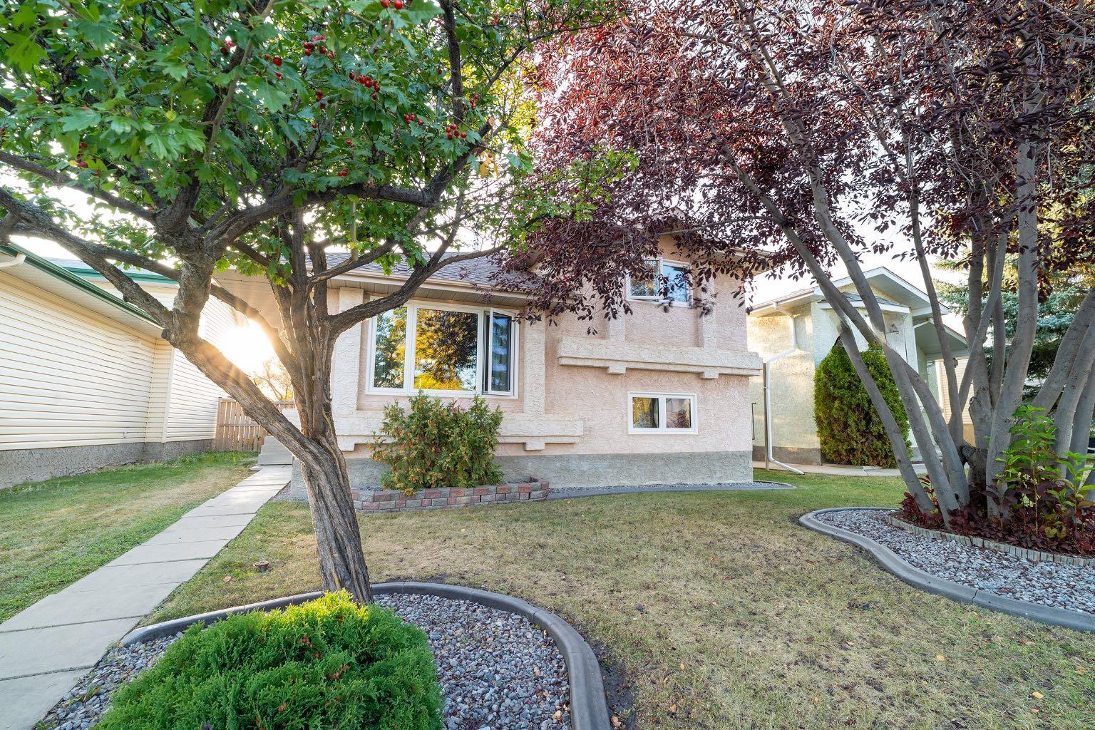 14 Edgington Ave, Red Deer, AB T4R 2K9