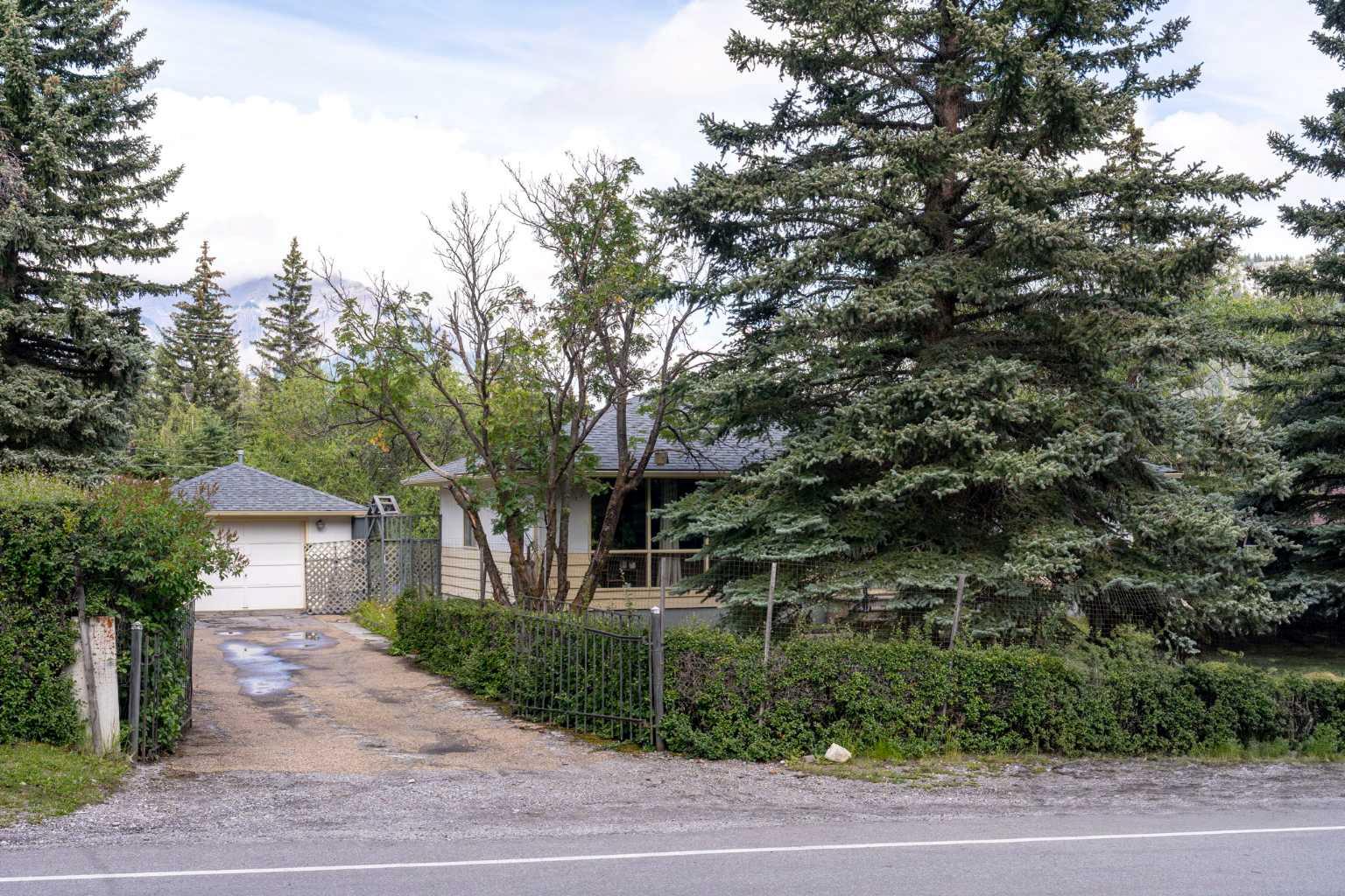 125 Rainbow Ave, Banff, AB T1L 1A1