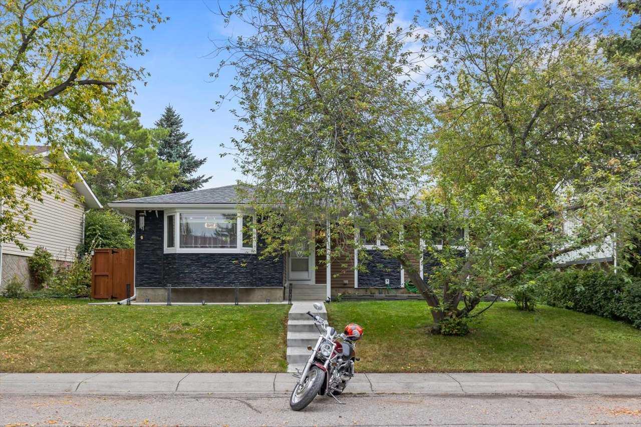 343 Queen Tamara Way SE, Calgary, AB T2Y 4R1