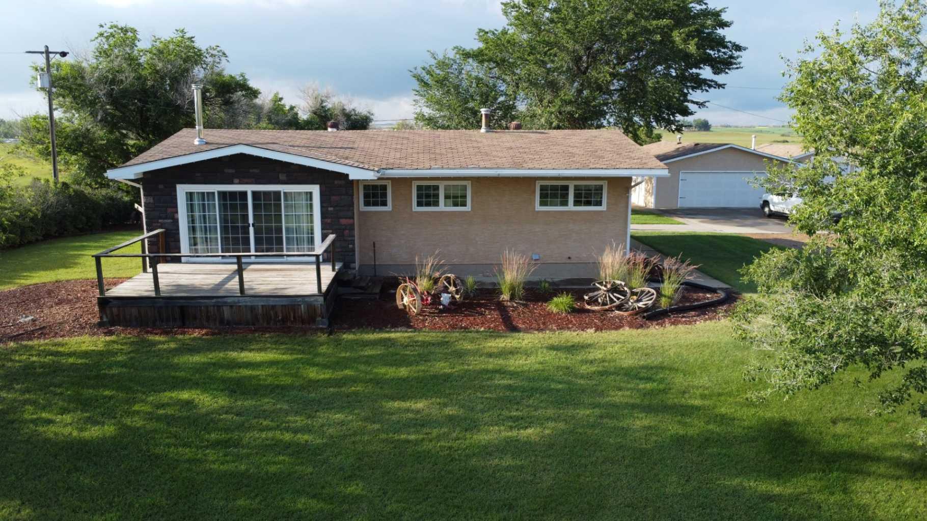502 Fox Lake Trl, Hanna, AB T0J 1P0