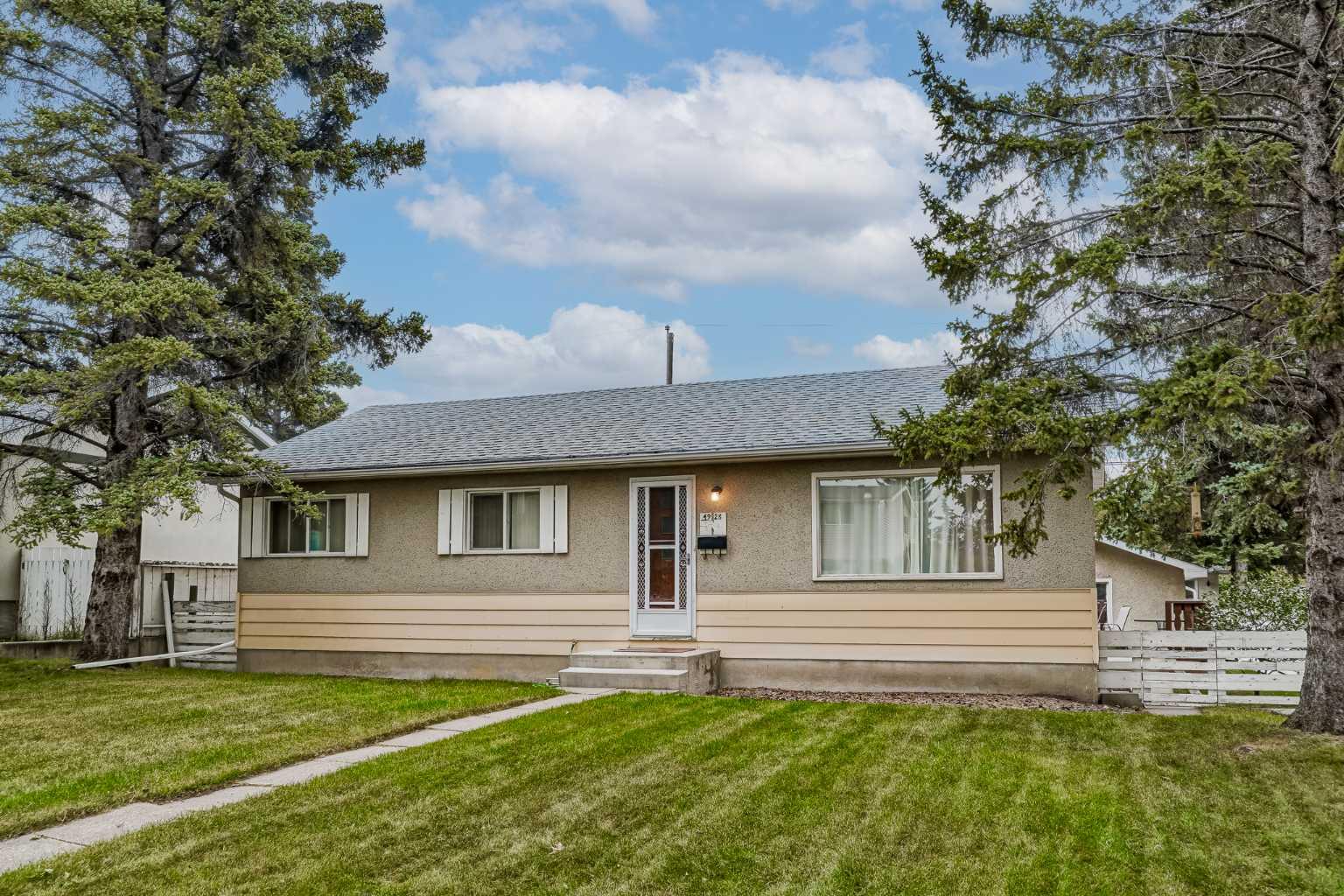 45 Street Sw Unit 4928, Calgary, AB T3E 3W4