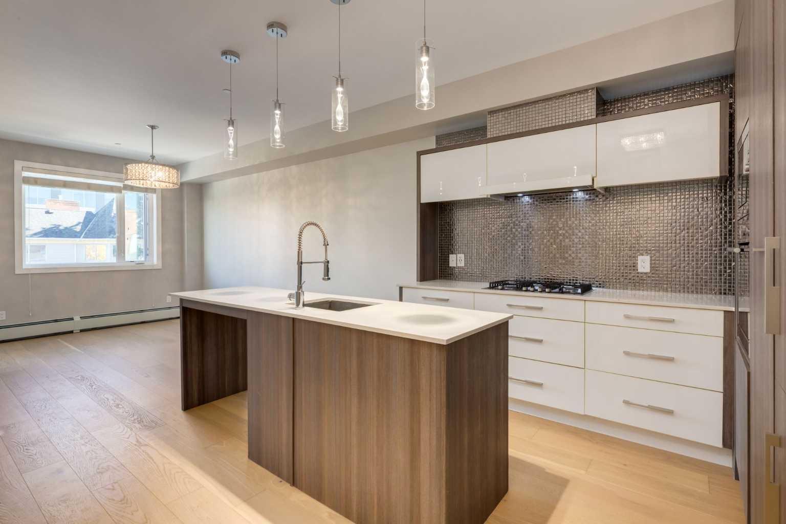 119 19 Street Nw Unit 205, Calgary, AB T2N 2S7