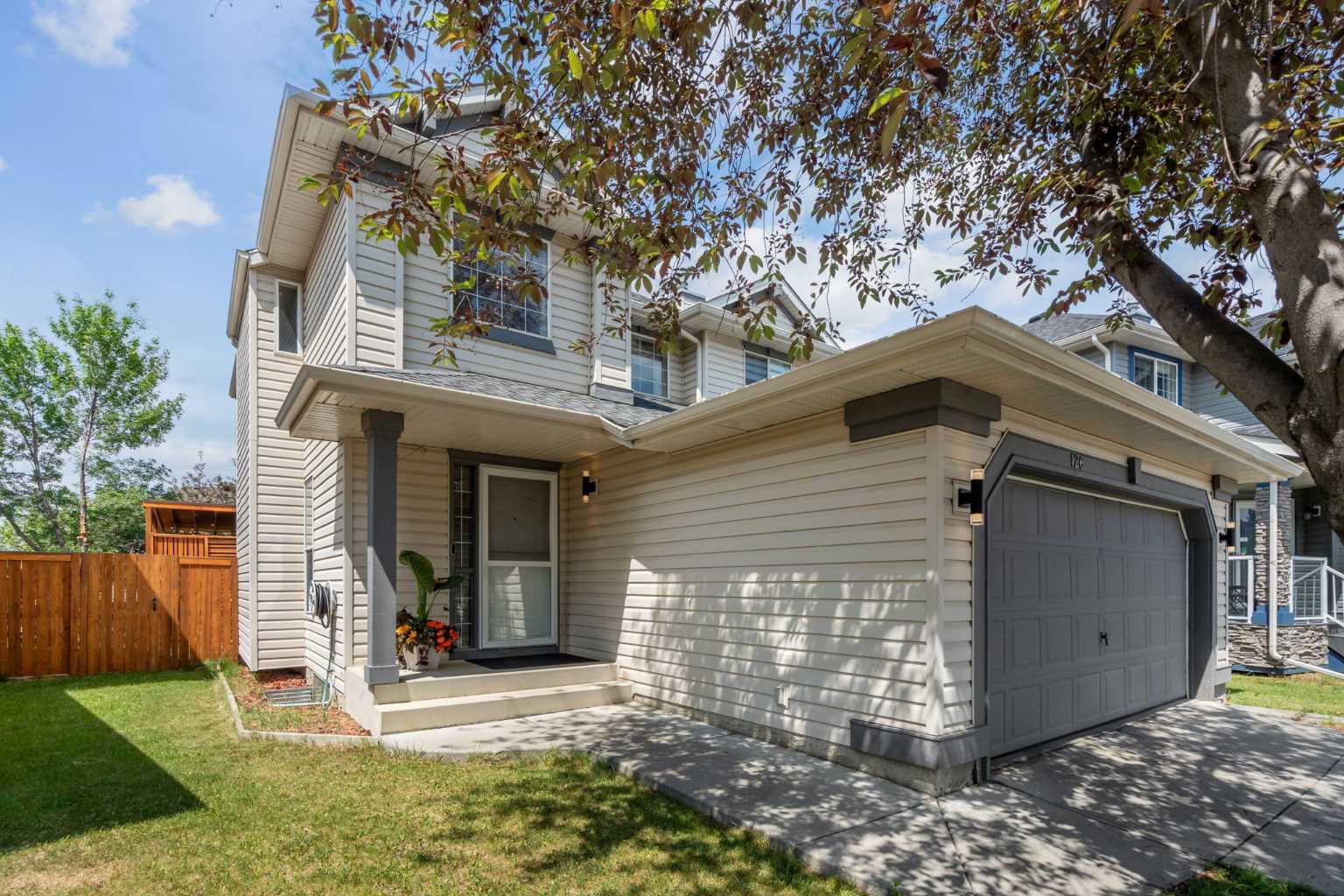 126 Somerset Way SW, Calgary, AB T2Y 3K3
