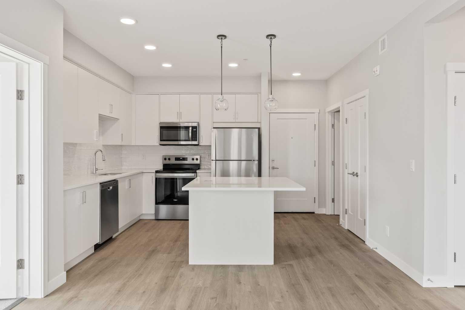 700 Shawnee Square Sw Unit 203, Calgary, AB T2Y 0Z6