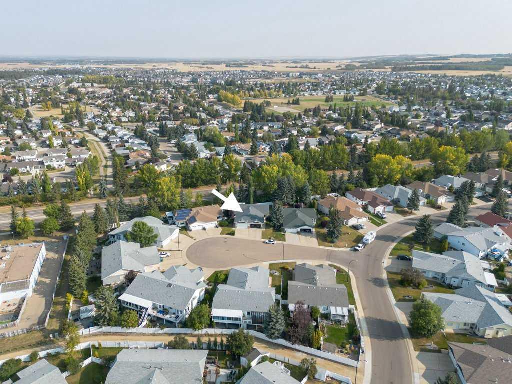 9 Dunn Close, Red Deer, AB T4R 2M6